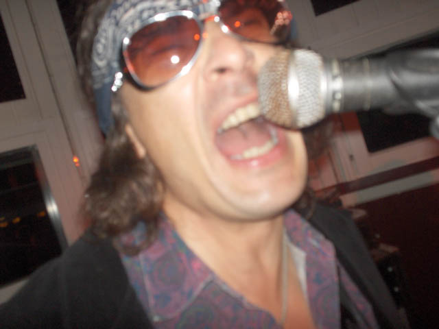 Hendrix lives - Dave at the microphone